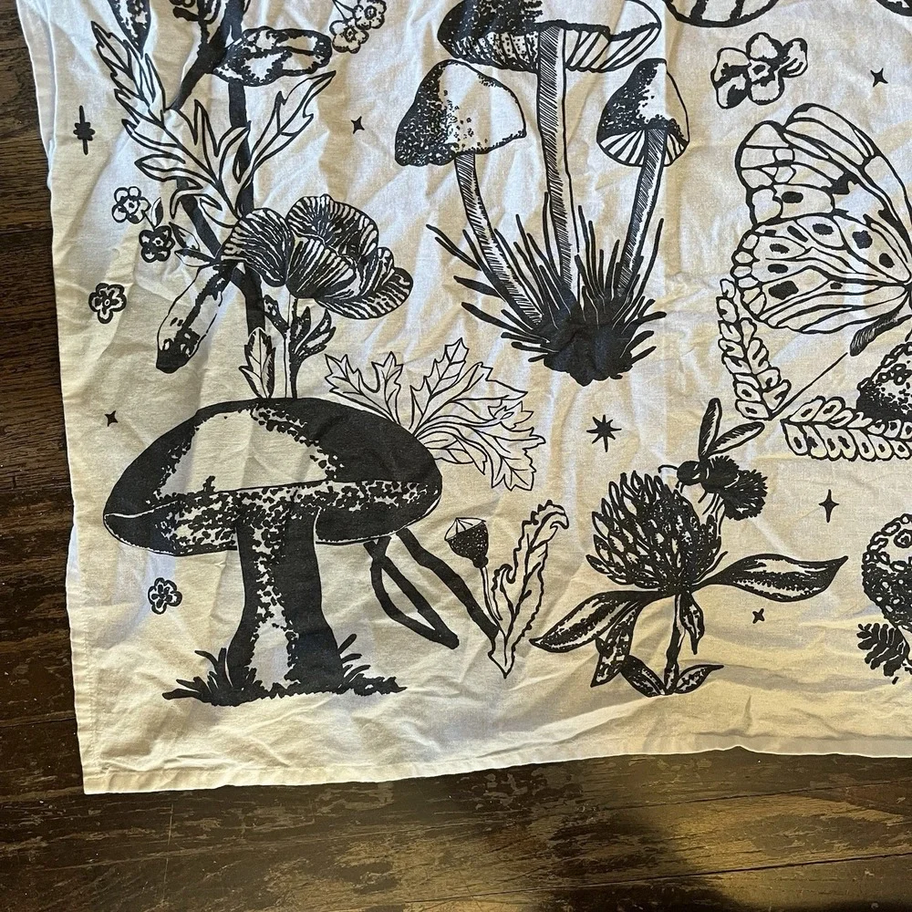 Tapestry Wall Hanging Flowers Mushrooms Butterflies Boho 34x46 White/Black